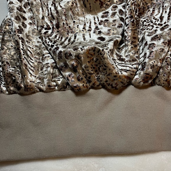 Sleeveless leopard print top. Size small! - Picture 6 of 6